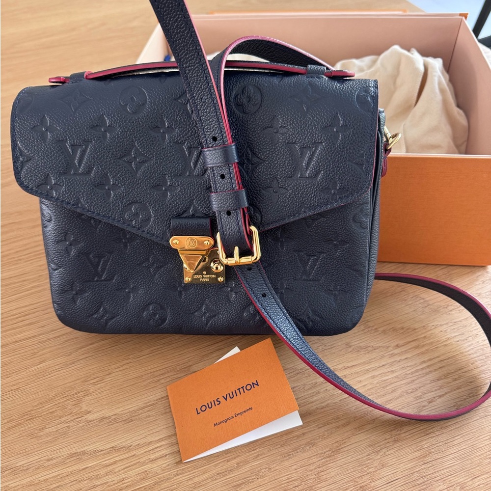 Louis Vuitton Pochette Metis bag